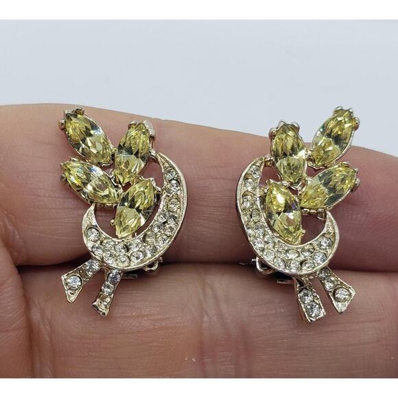 Vintage Clip On Earrings Rhinestone Marquise Leaf Gold Tone Costume Jewelry - Picture 1 of 6
